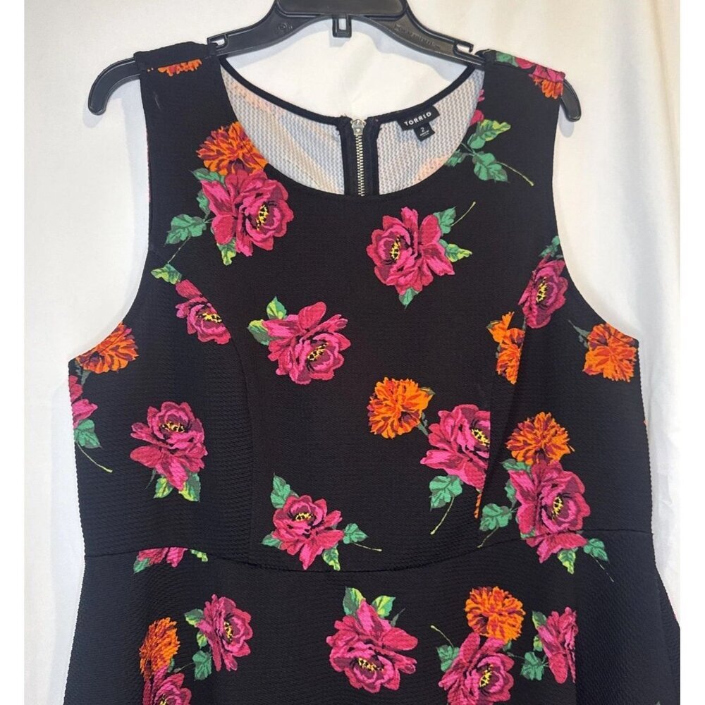 TORRID Women’s Colorful Floral High Low Zip Back Sleeveless Blouse Top Sz 2X - Picture 2 of 10